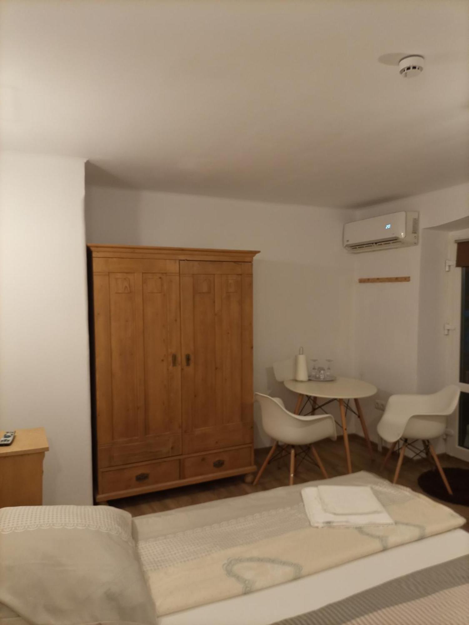 Gloria Apartments Sighişoara Habitación foto